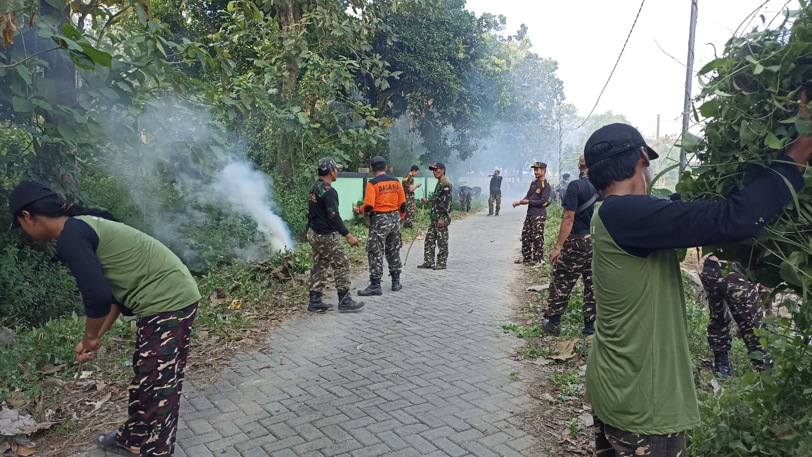 Ranting Ansor Jogoyudan Lakukan Bakti Sosial Bersama Warga